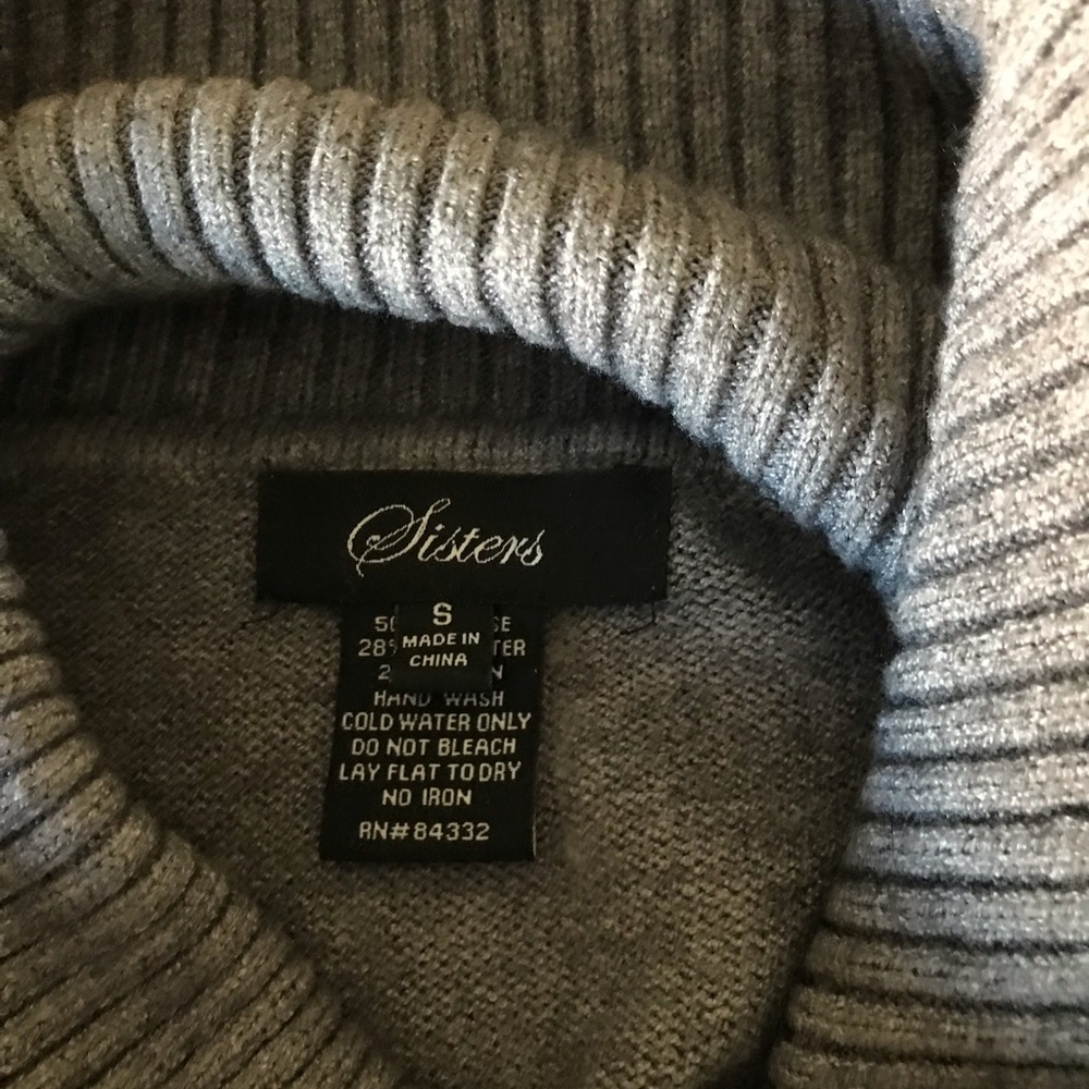 Sisters Gray Cowl Neck Poncho Style Sweater Size Small-runs large - Picture 6 of 9